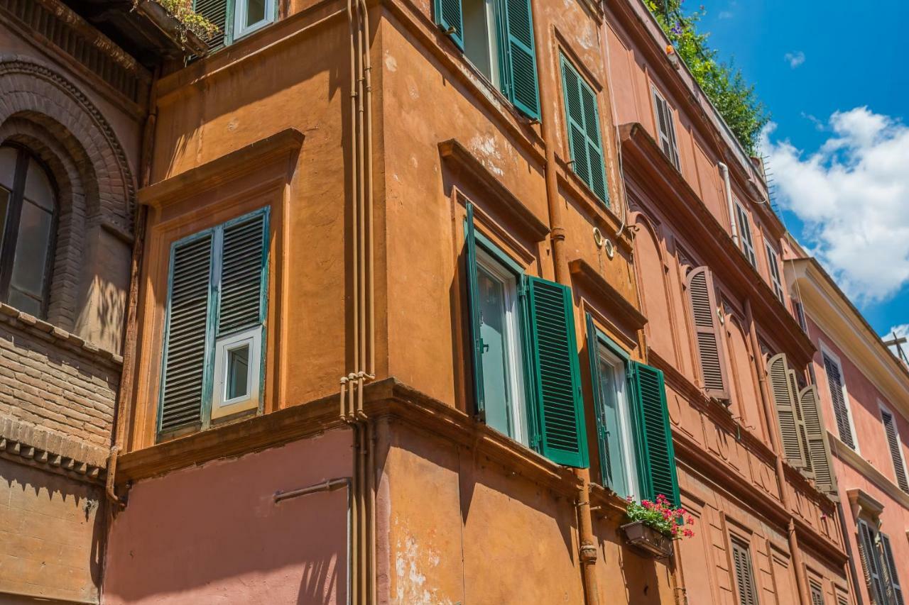 Sora Menica, Rome